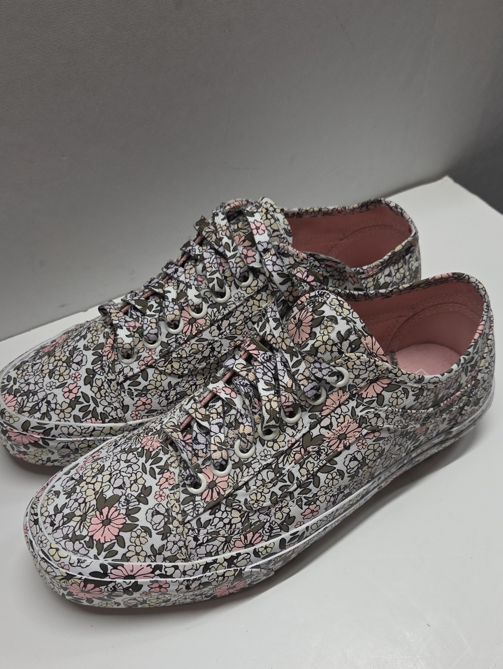 Vans Floral Lace-Up Women's Sneakers in Pink and White Size 9.5